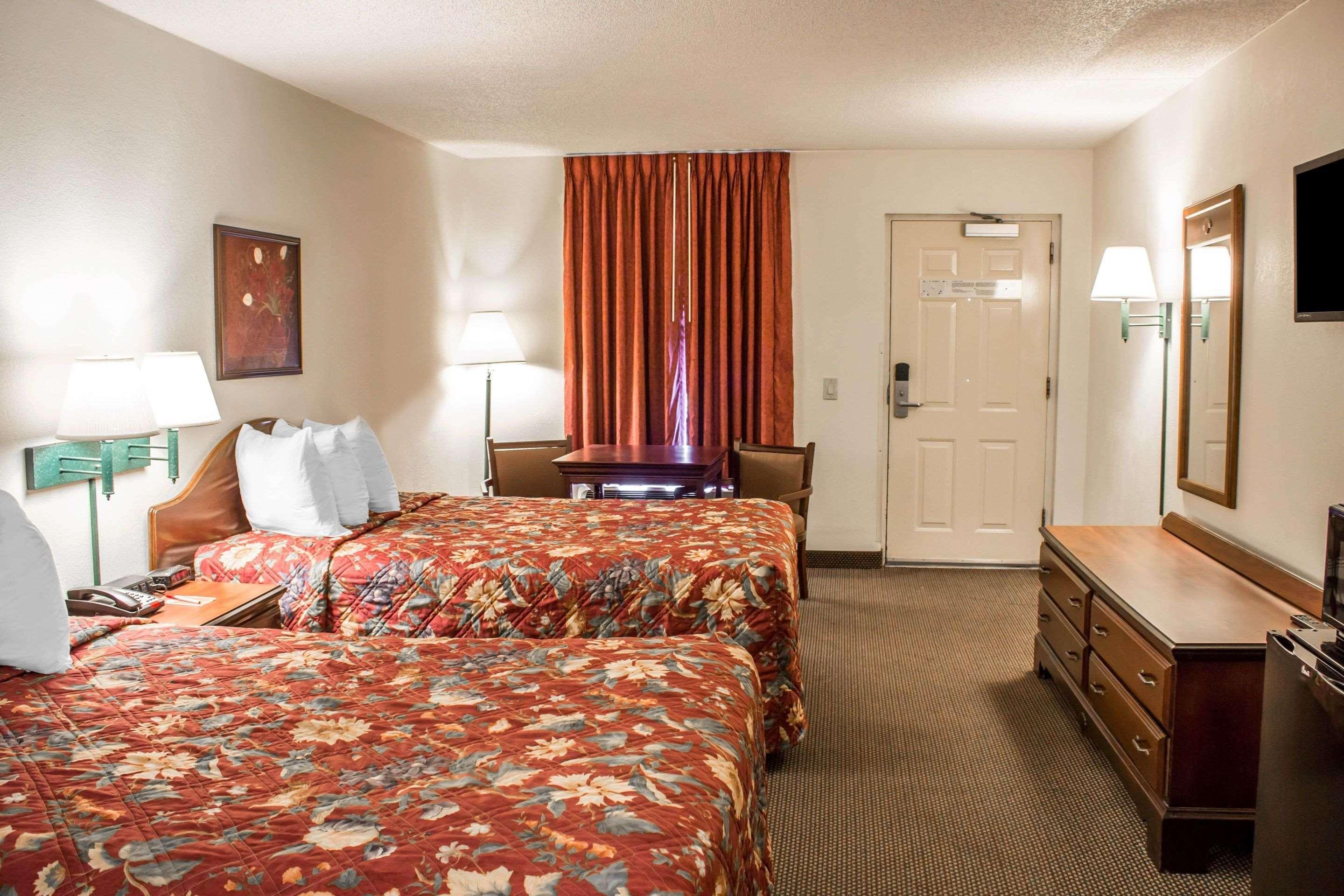 Econo Lodge Fayetteville Exterior photo