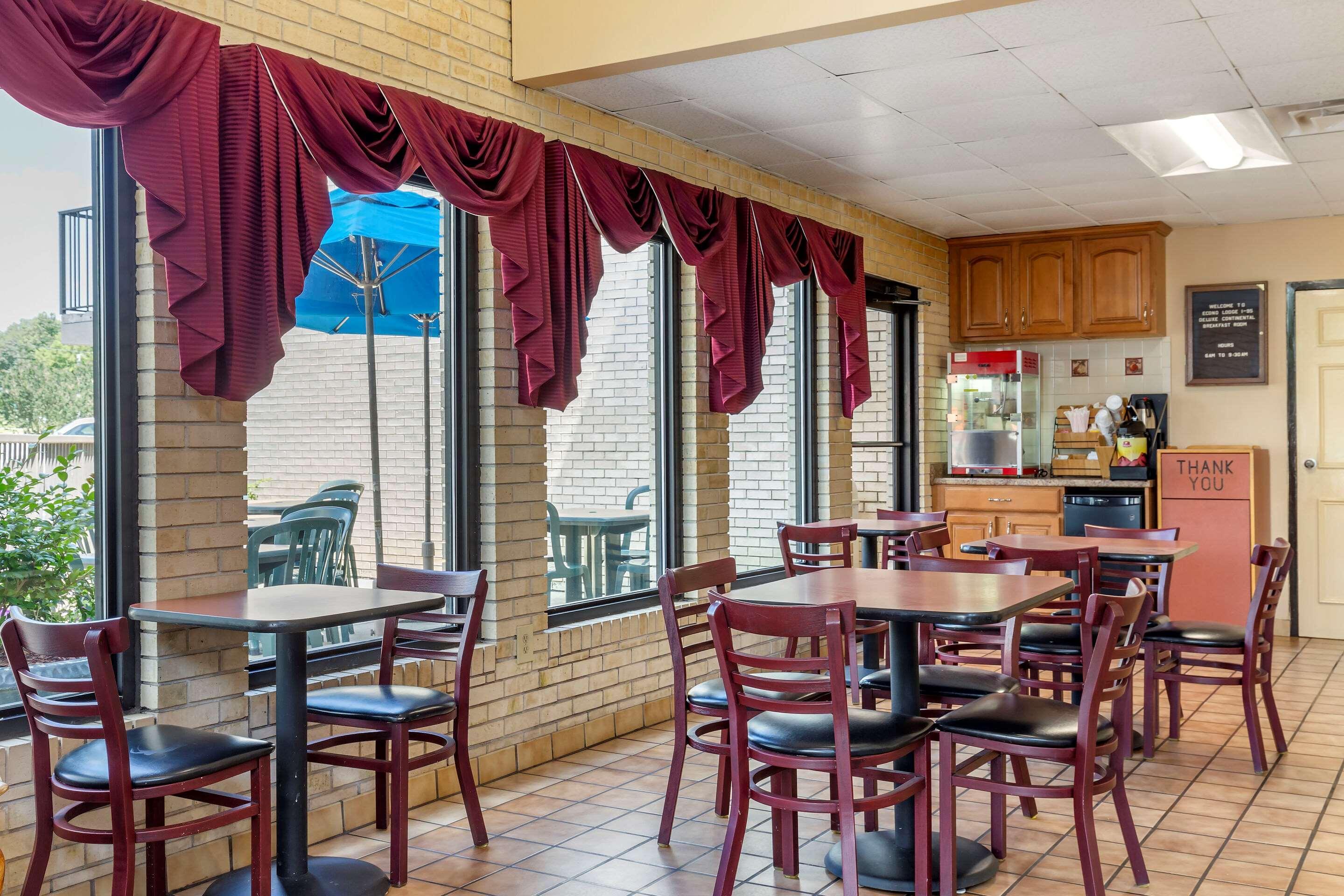 Econo Lodge Fayetteville Exterior photo