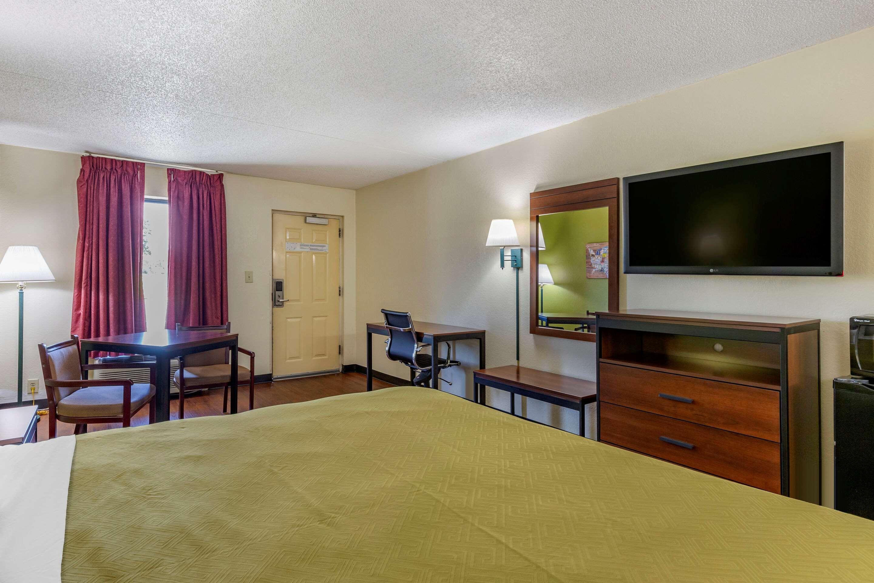 Econo Lodge Fayetteville Exterior photo